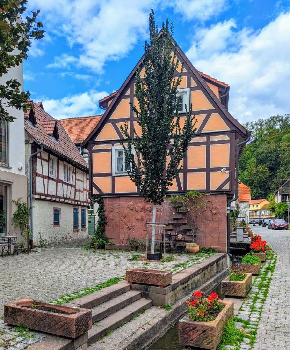 „Traditionelle Fachwerkhäuser und charmante Gassen im Gerberbachviertel