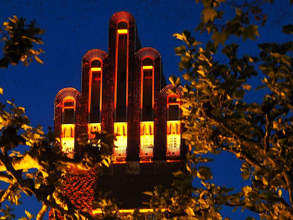 Hochzeitsturm auf der Mathildenhöhe in Darmstadt, Jugendstil-Wahrzeichen der Stadt.