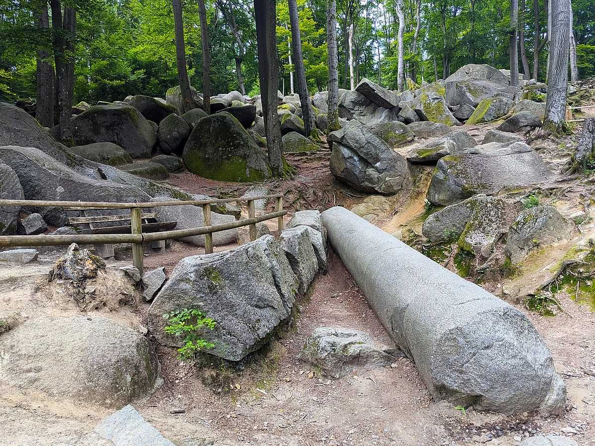 Die Riesensäule – römisches Werkstück aus Granit
