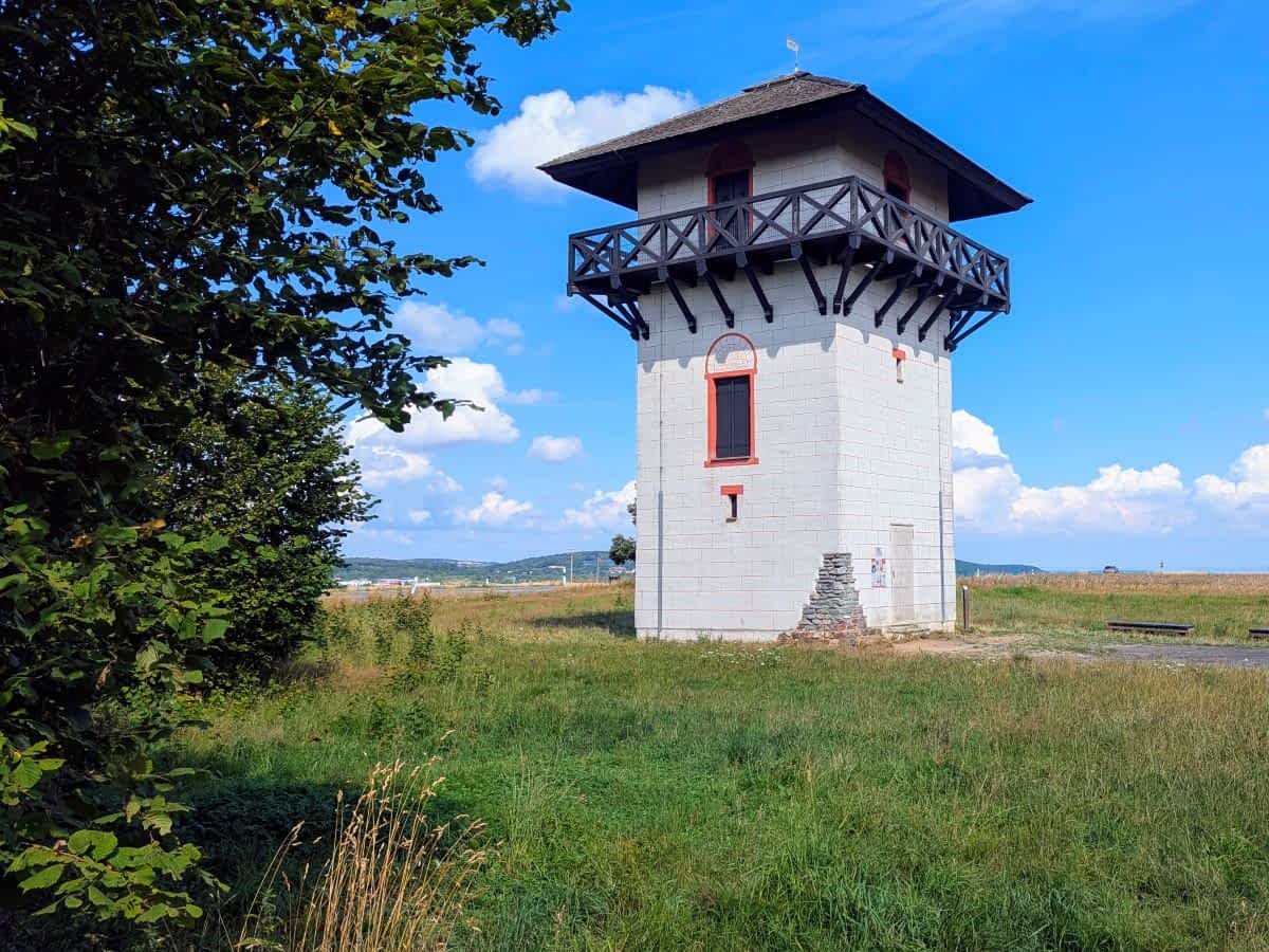 Die Rekonstruktion eines Wachtums, wie sie am Limes standen. 