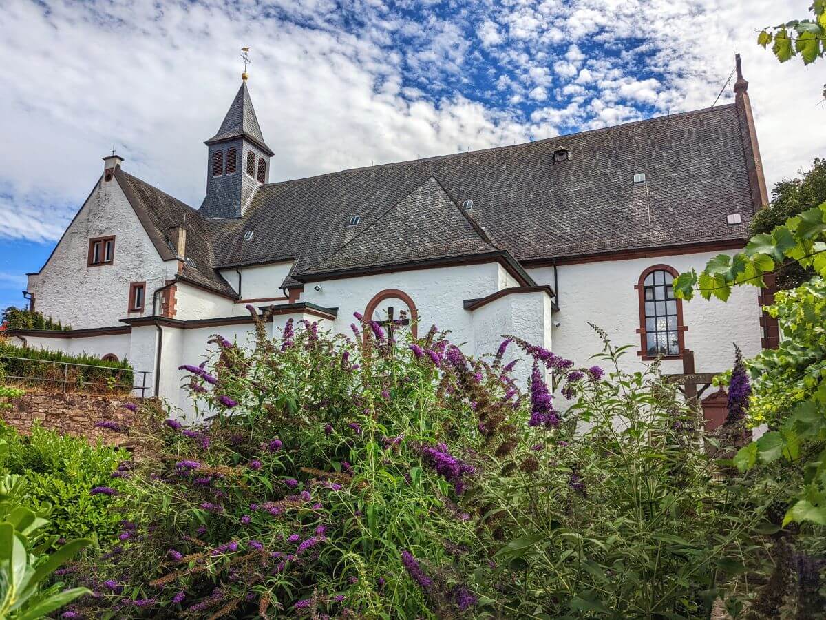 beeindruckende Architektur des Franziskanerklosters Engelberg 