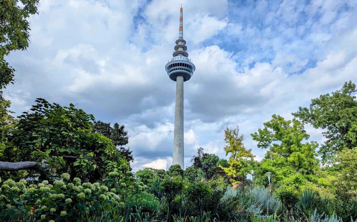 Blick auf den Fernnsehturm Mannheim