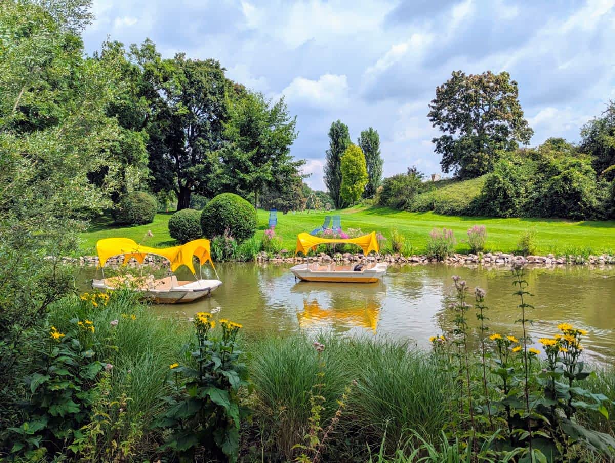 Eine Bootsfahrt im Luisenpark - schönes Erlebnis für die ganze Familie