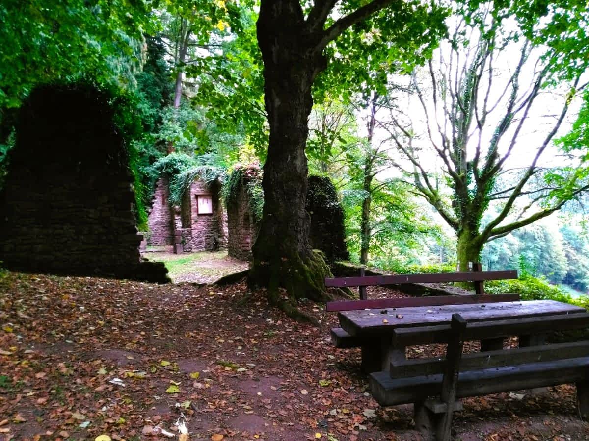Kapellenruine Lichtenklinger Hof im Eiterbachtal Kapellenruine Lichtenklinger Hof im Eiterbachtal
