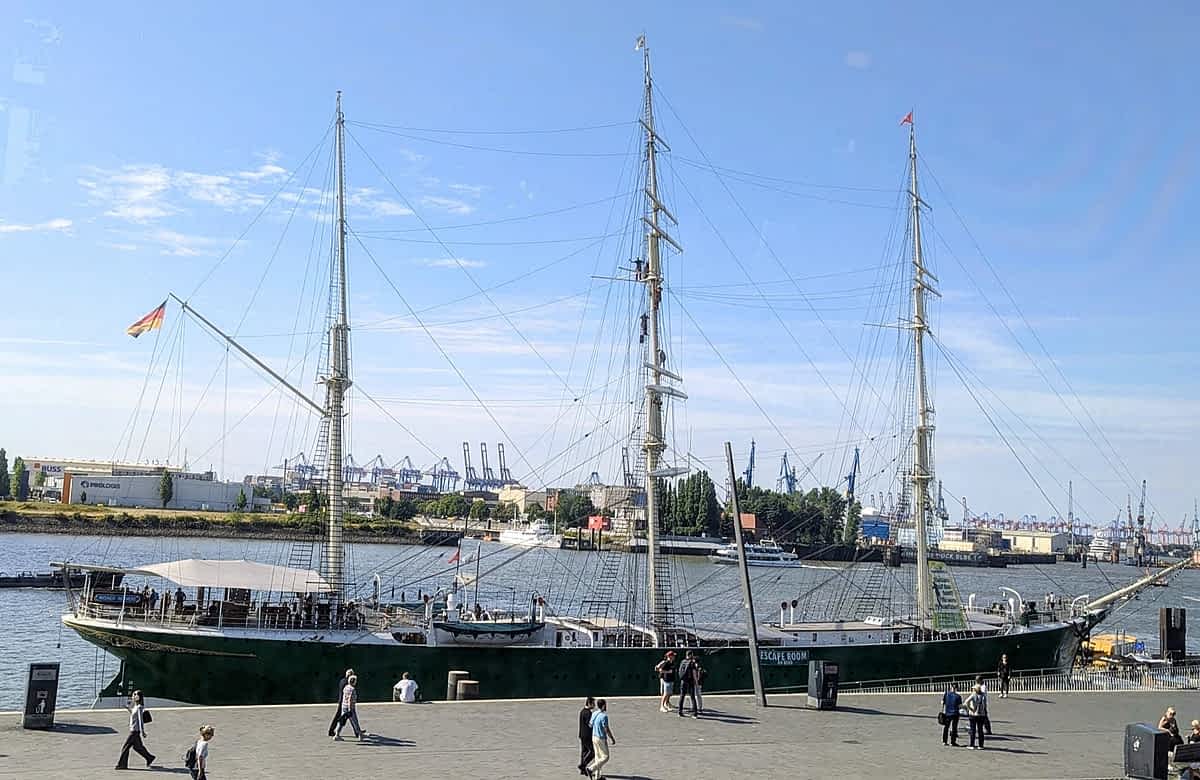 Unterwegs am Elbufer in Hamburg 