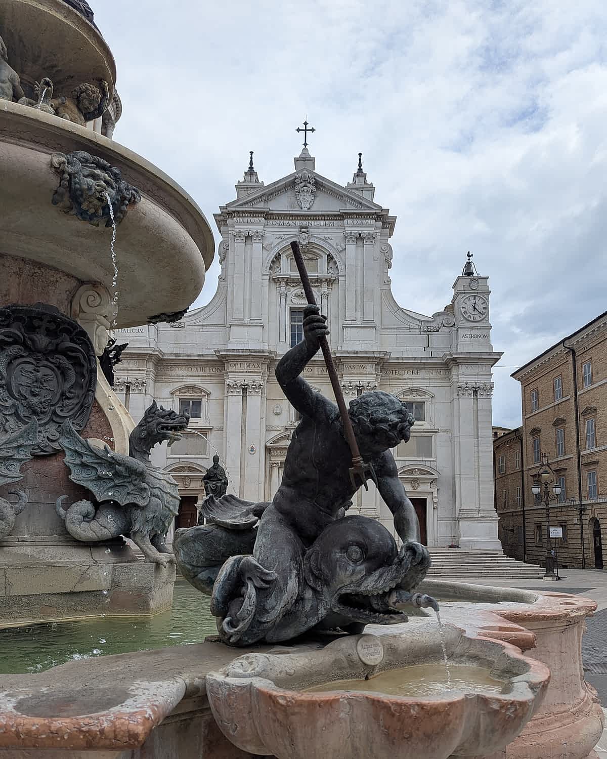 Basilika Platz der Madonna Barock Brunnen Skulptur 