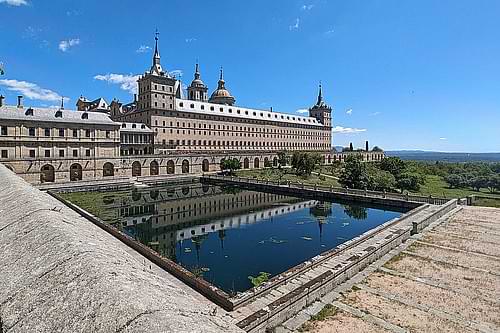 Auf unserer Reise durch Spanien besuchten wir San Lorenzo de El Escorial – UNESCO-Welterbe und eines der beeindruckendsten Klöster Europas. Und drum herum? Die Sierra de Guadarrama: Natur pur zum Wandern, Abschalten und Staunen.