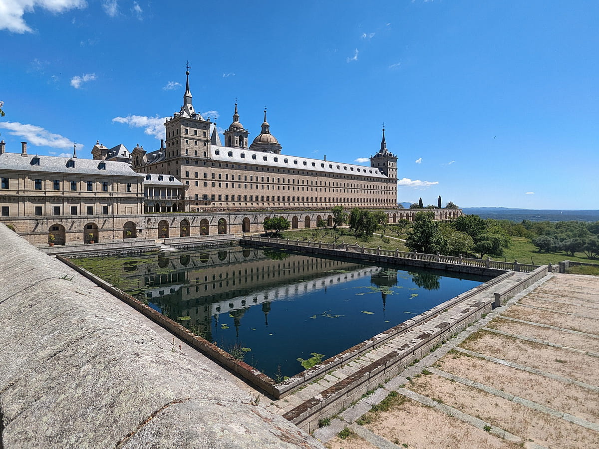 Der mächtige Bau des Klosters San Lorenzo de El Escorial 