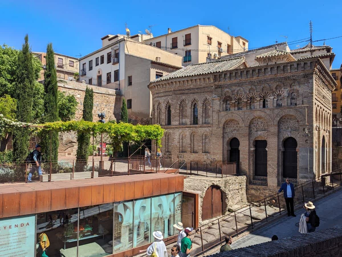 Maurische Bögen prägen die  Moschee Cristo de la Luz