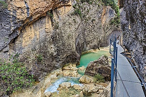 Hohe Berge, spektakuläre Schluchten, glasklare Bergbäche und eine artenreiche Tier- und Pflanzenwelt Der Naturpark Sierra y Cañones ist ein Paradies zum Wandern, Klettern, Canyoning und Naturbeobachtungen