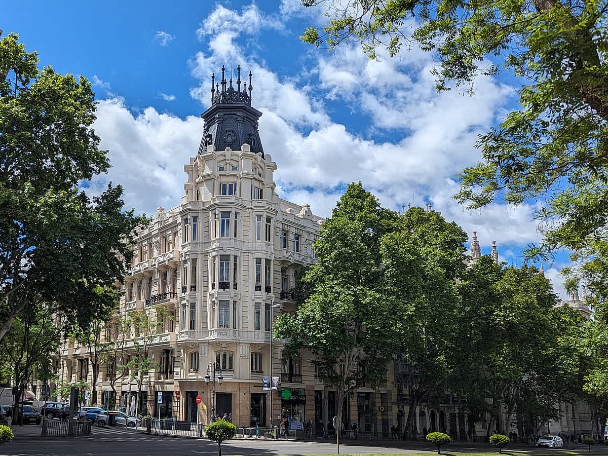 Einfach treiben lassen - Madrids Architektur erzählt Geschichte