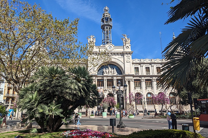 Postgebäude Valencia am Rathausplatz