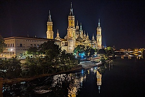 Eine Stadt in Spanien, die nicht jeder kennt, die aber viel zu bieten hat. Saragossa fasziniert mit Vielfalt. Von der wunderschönen Altstadt mit ihren beeindruckenden Sehenswürdigkeiten, dem typisch, spanischen Kneipenviertel bis hin zum modernen Stadtzentrum hat uns Saragossa begeistert.