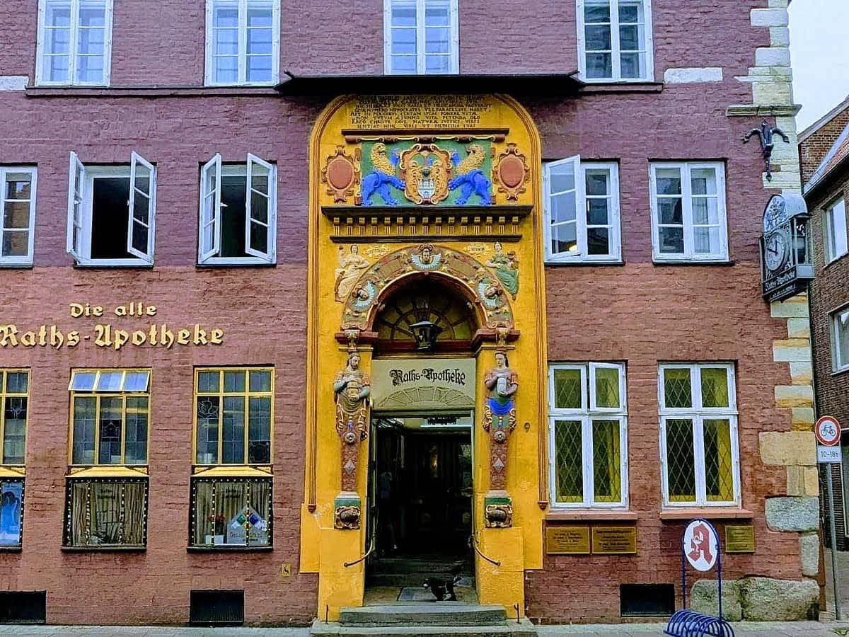 Alte Ratsapotheke im historischen Zentrum der Hansestadt Lüneburg 