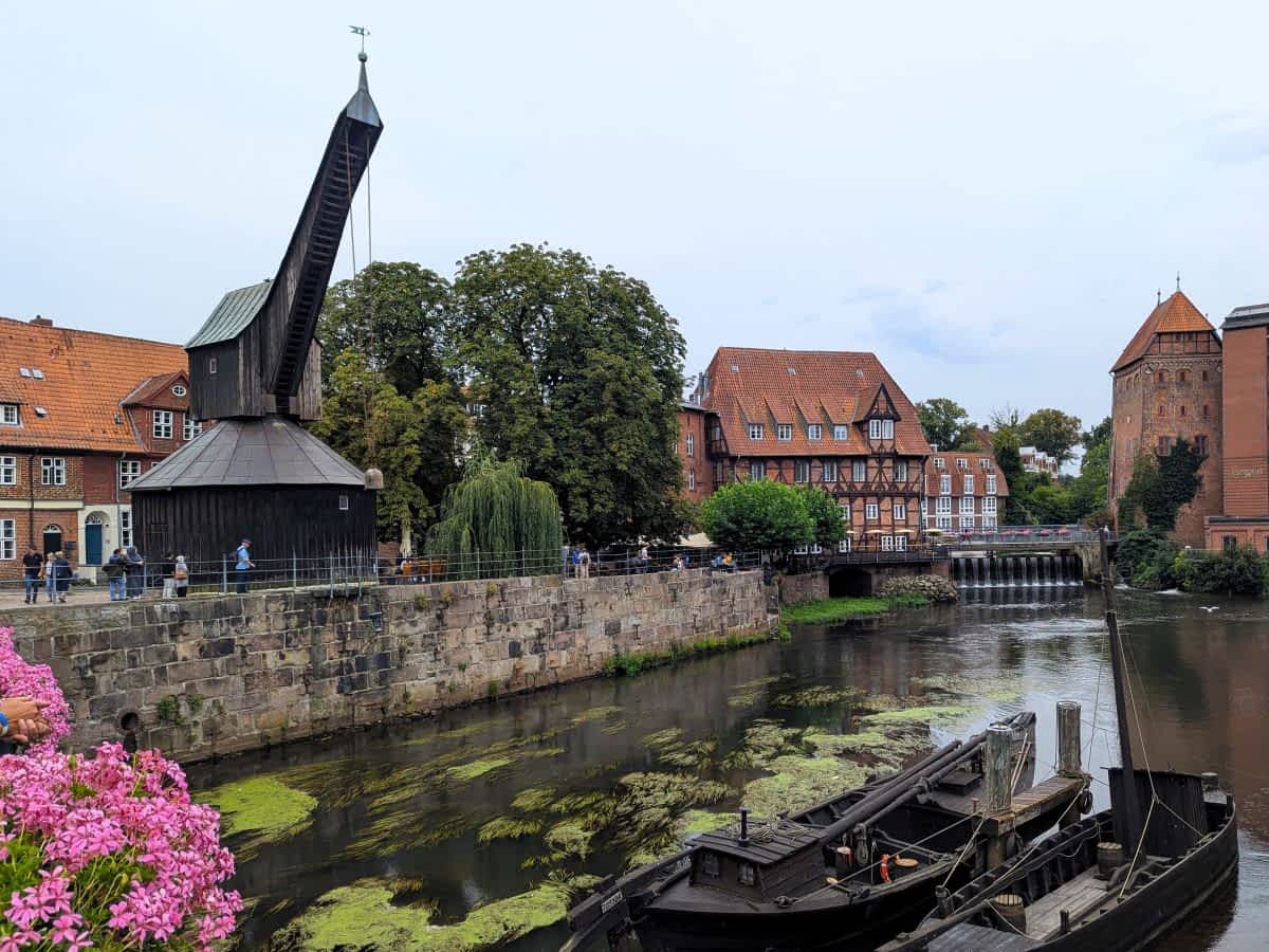 Stint und Alter Kran: Fotoshotspot in Lüneburg am alten Hafen