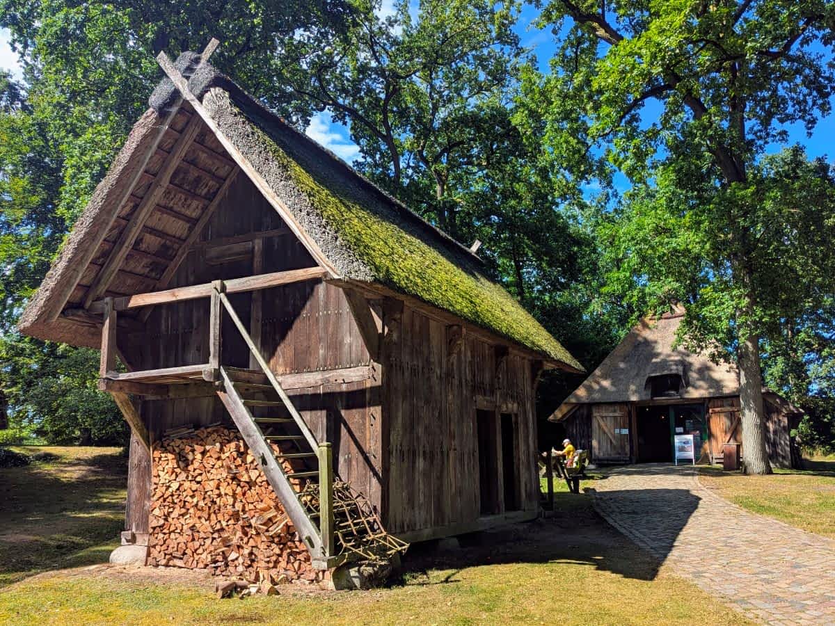 im Emhoff gibt es Informationen zur Tier- und Pflanzenwelt der Region