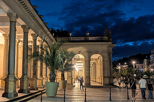 Das Westböhmische Bäderdreieck hat uns mit prunkvoller Architektur, heilenden Quellen und besonderem Flair begeistert. Franzensbad, Marienbad und Karlsbad – jeder Ort einzigartig, einer unser Favorit.